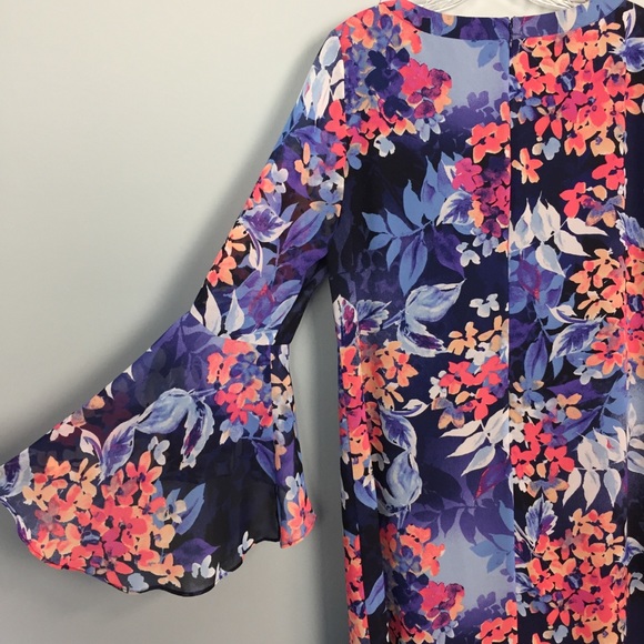 Roz & Ali Floral Trumpet Sleeve Shift Dress - Picture 13 of 16